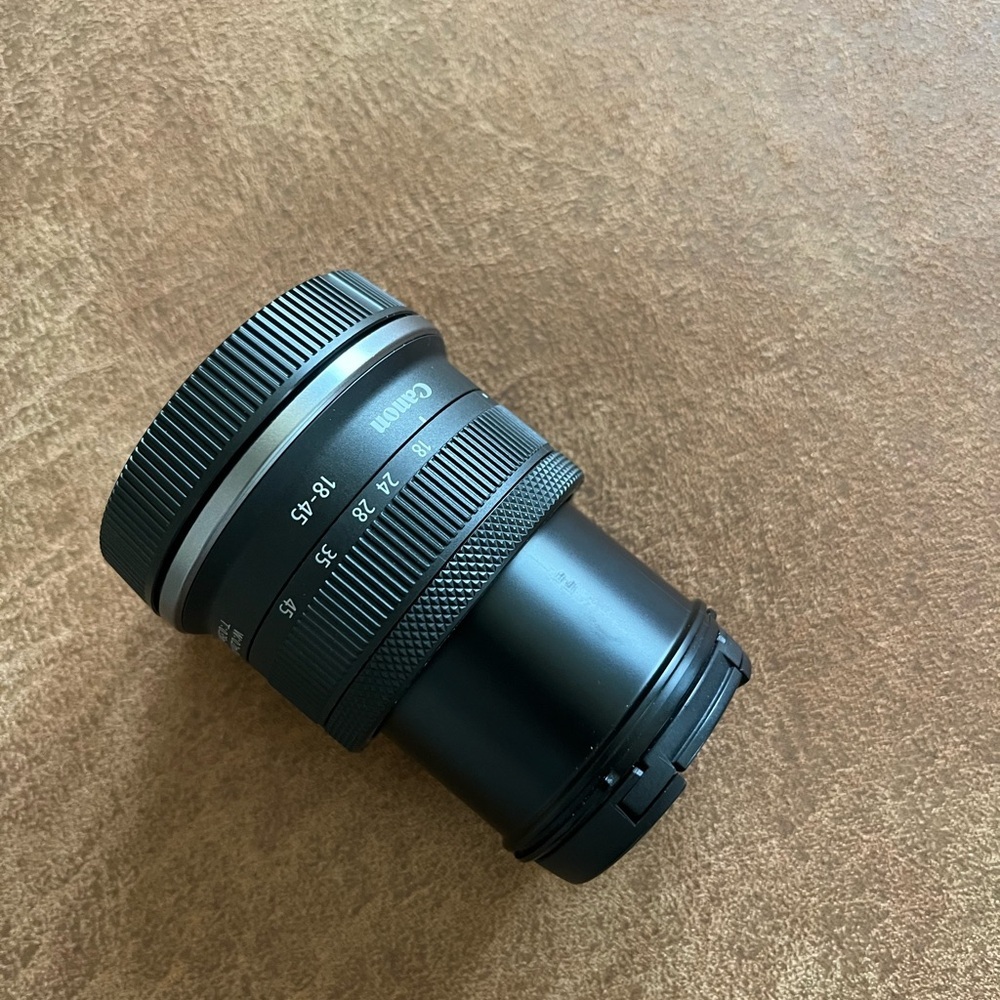 Canon RF-S18-45mm F4.5-6.3 Lens - Picture 9 of 10